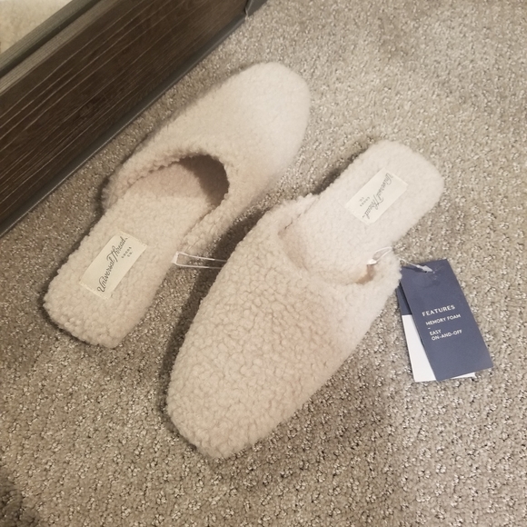 ๐ Women's Sherpa/Teddy 'Margot' Slip-On Flats (Cream) - Universal Thread - Picture 3 of 4